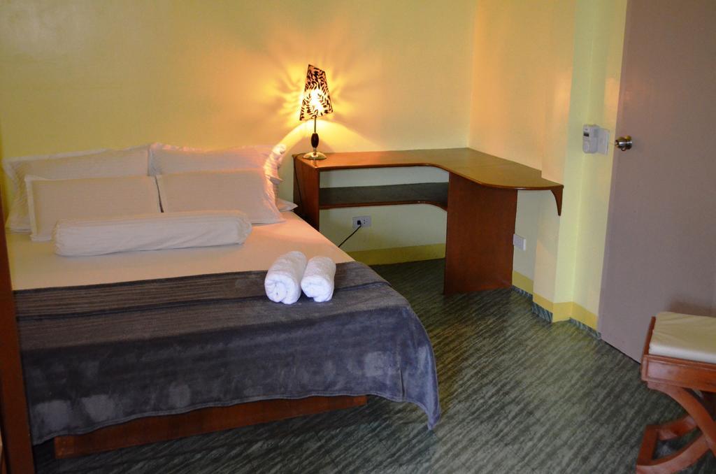 Blue Bamboo Hotel Balabag  Chambre photo