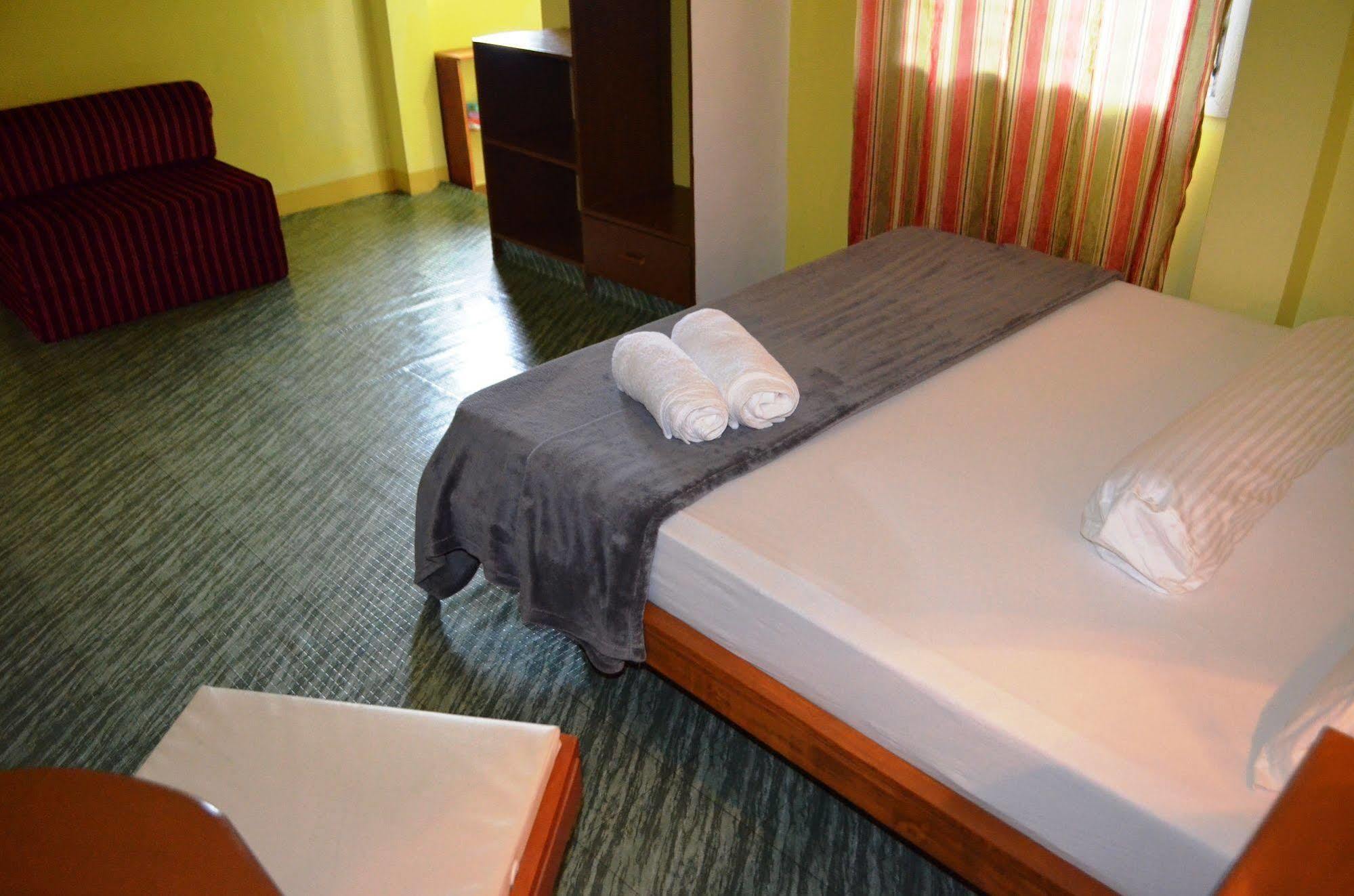 Blue Bamboo Hotel Balabag  Extérieur photo